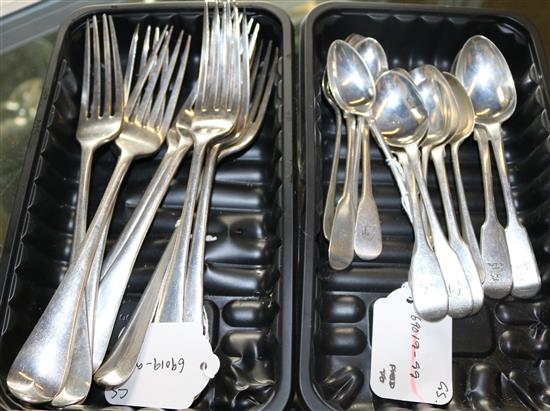 8 Edwardian Old English pattern table forks, sundry items, teaspoons